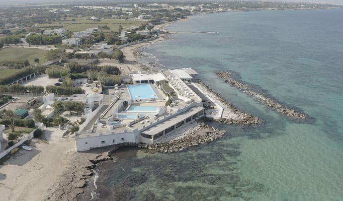 Between olive groves and balmy coasts